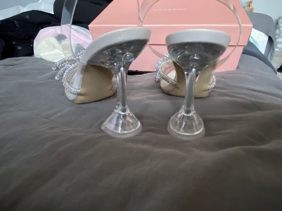 Срочно продаю босоножки