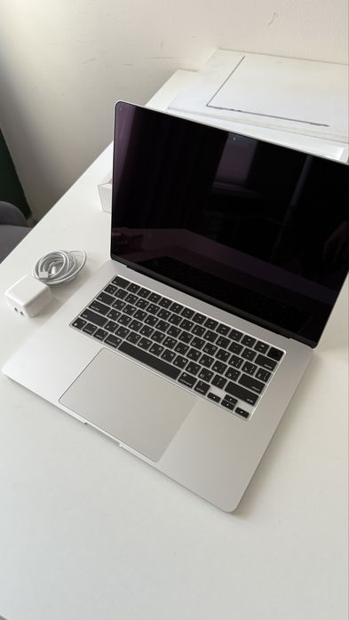 Macbook Air M2 15 8/256