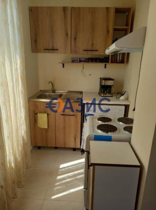 Двустаен апартамент в обикновена сграда. Слънчев Бряг, Тънково., общо