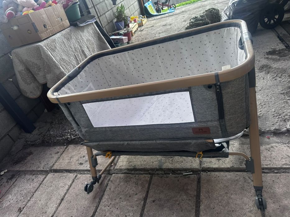 Продам детскую кровать качалку