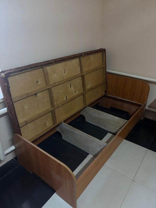 Продам кровать и вешалку