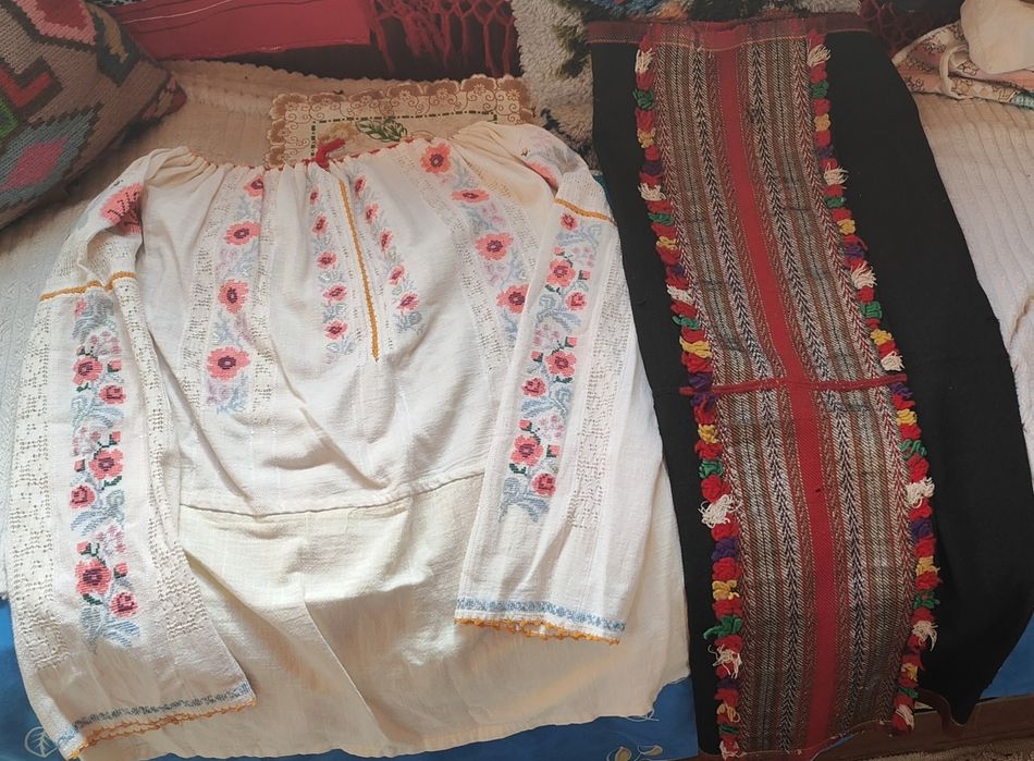 Costum popular zona Munteniei (ie și fotă)