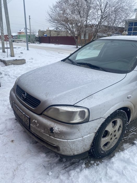 Opel Astra серый
