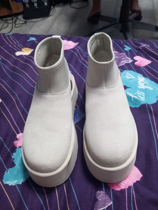Ghete UGG +eșarfă cadou