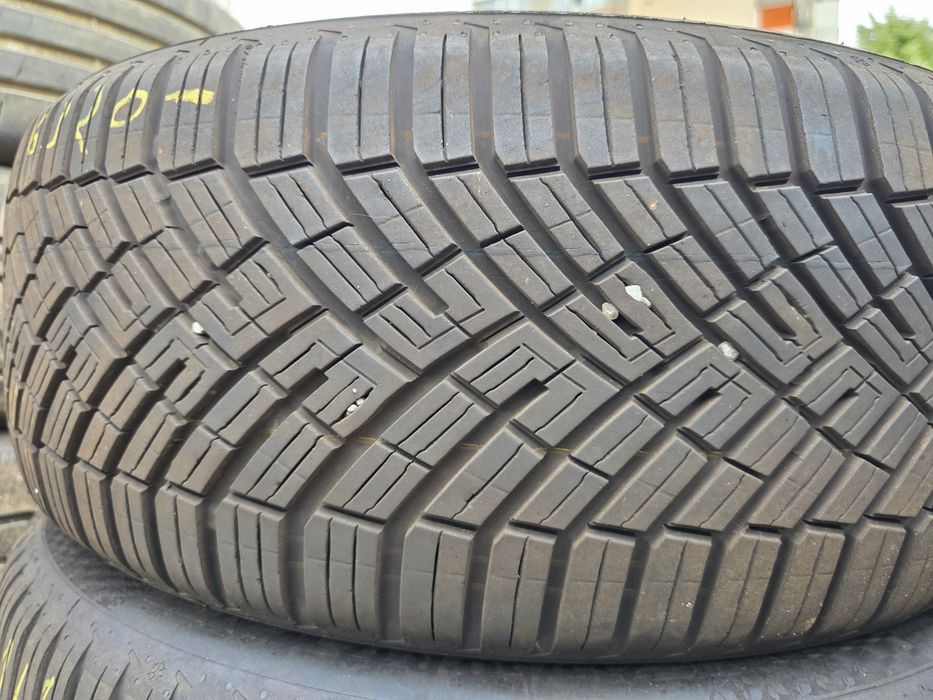 2бр Всесезонни гуми 215 50 17 - Continental