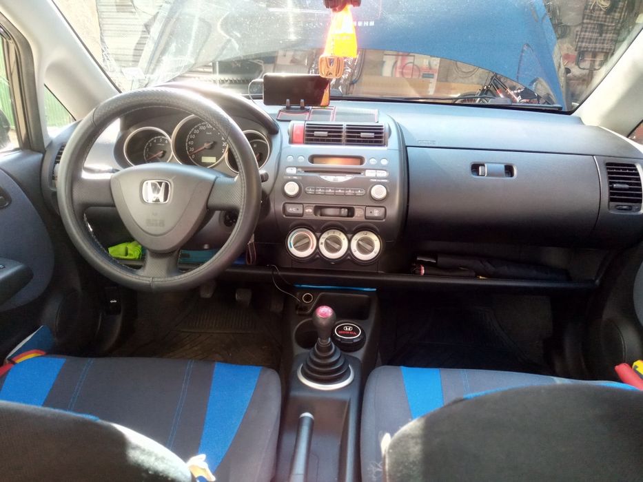 Продавам Хонда джаз 1.2 2007г в състояние за годините си.