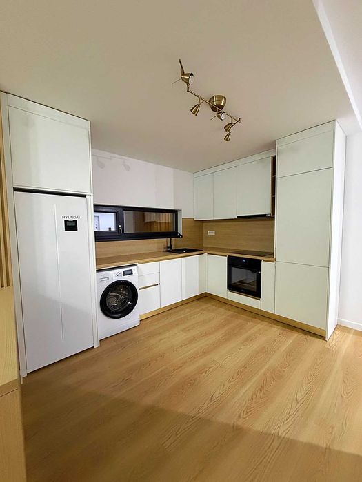 Închiriez apartament 2 camere, central, ultramodern, bloc nou 2026, prima închiriere, loc parcare inclus