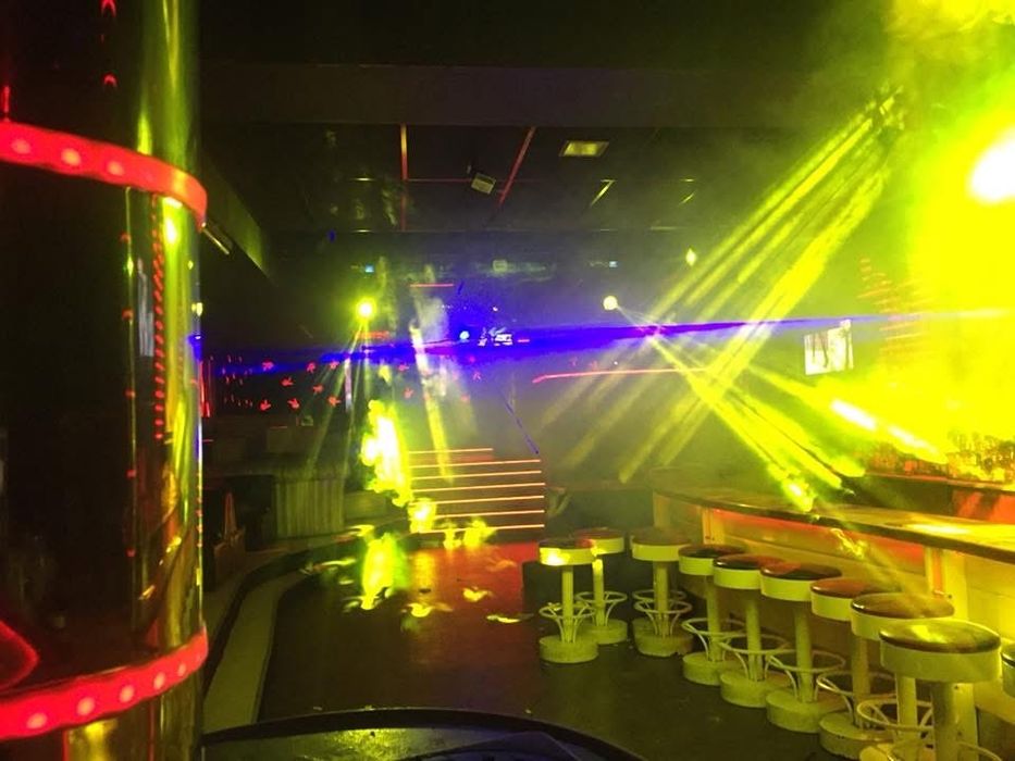 Дава се под наем Заведение в Смолян, Стар център - 234 кв.м за 1250 € - Снимка #2