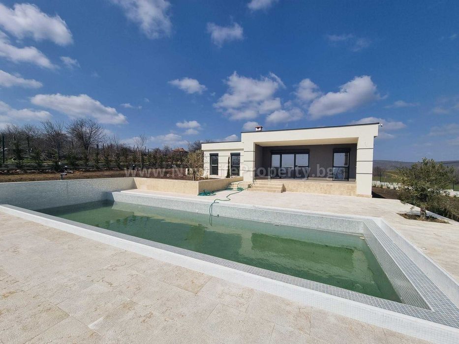 Модерна вила с панорамна гледка към морето и планината в с. Баня