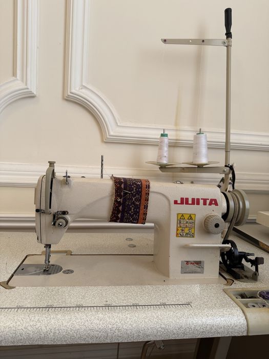 Швейная машина в отличном состояние