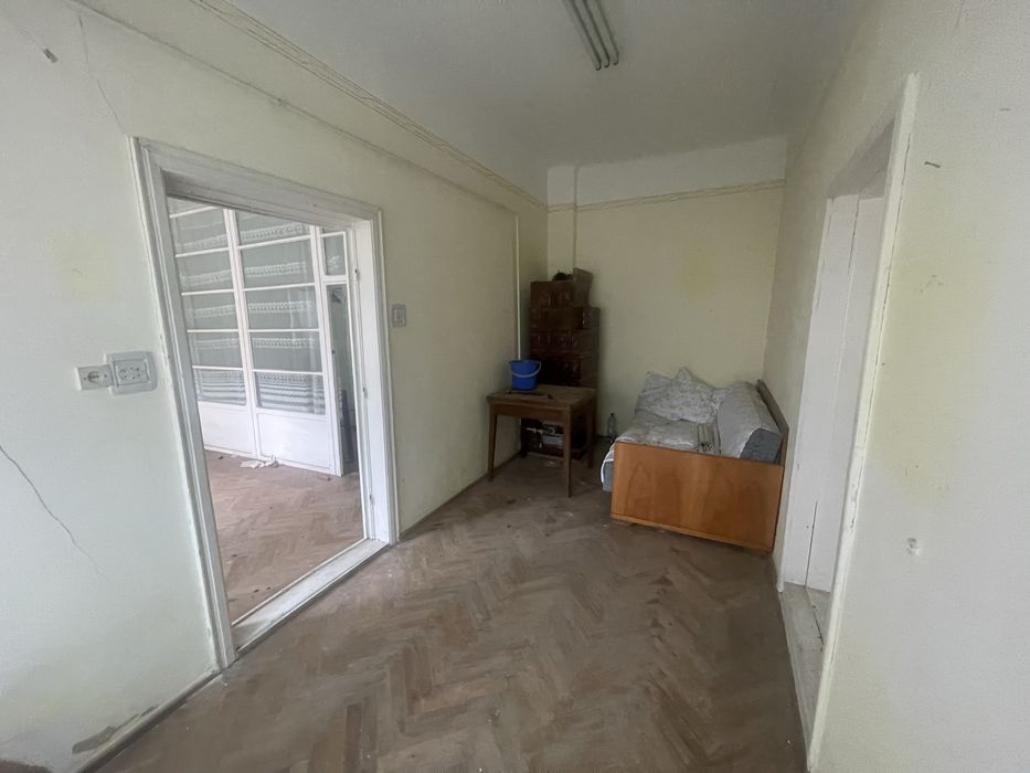 Casa de vanzare batraneasca pe teren 401mp