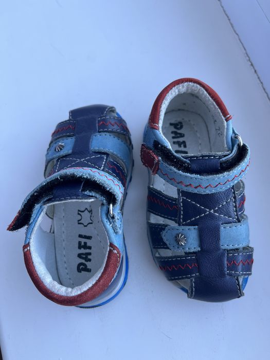 Продам детскую обувь