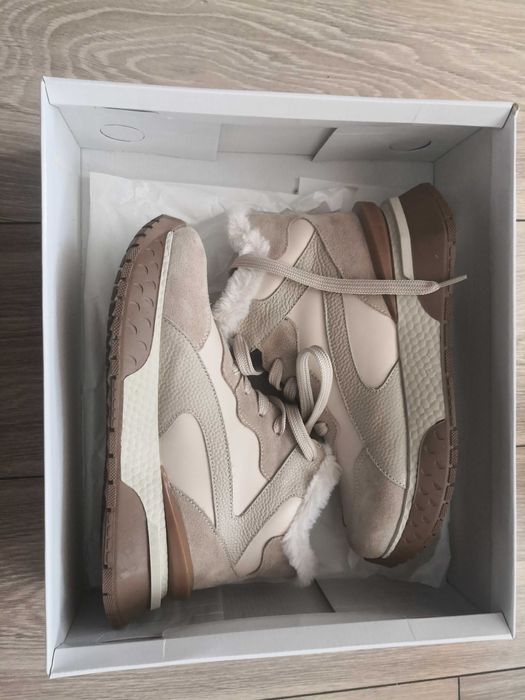 Дамски спортни боти