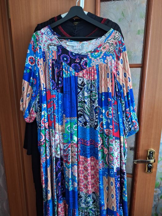 Одежда женская ( платье, куртки)