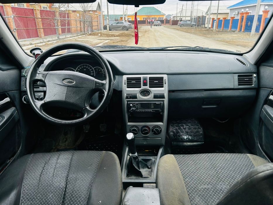 Ваз (лада) приора 2012 года