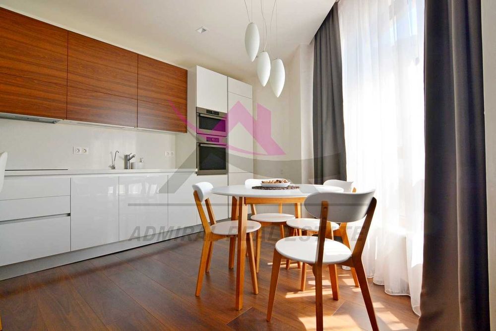 Дава се под наем Двустаен апартамент в Варна, Център - 85 кв.м за 1100 € - Снимка #3