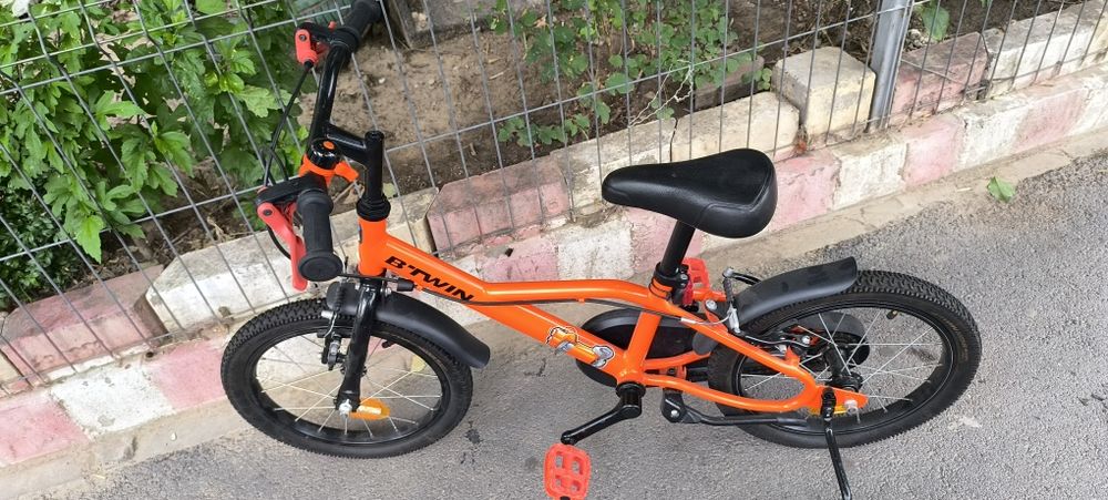 Bicicleta BTWIN că și nouă.