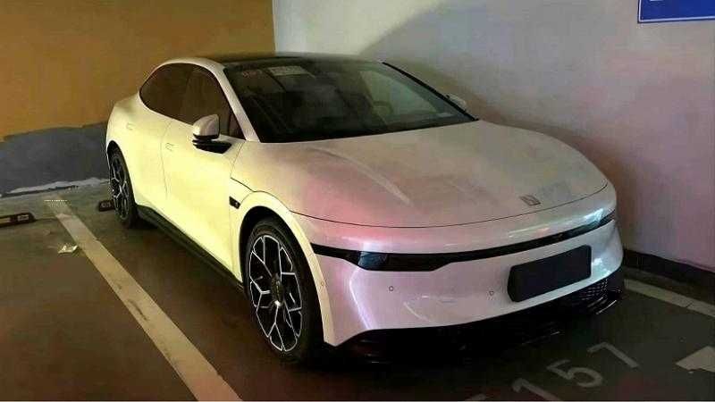 Zeekr 007 2 ta motor bu naqhda topish qiyin