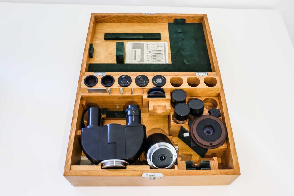 Бинокулярен Микроскоп Carl zeiss jena