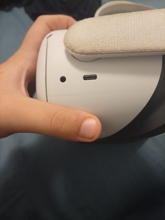 Vând VR oculus quest2