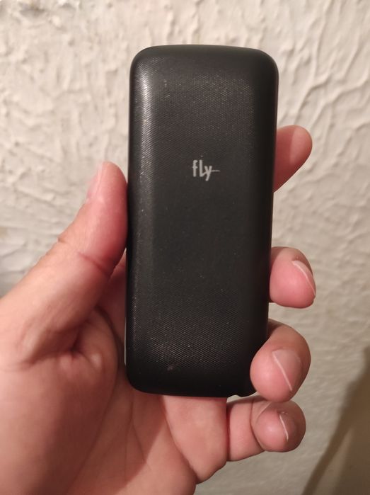 Продам дёшево кнопочный телефон.