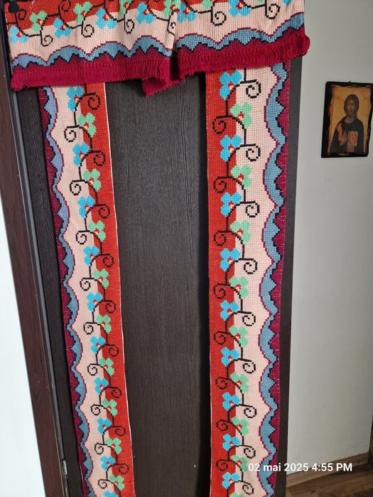 Draperii traditionale cusute manual