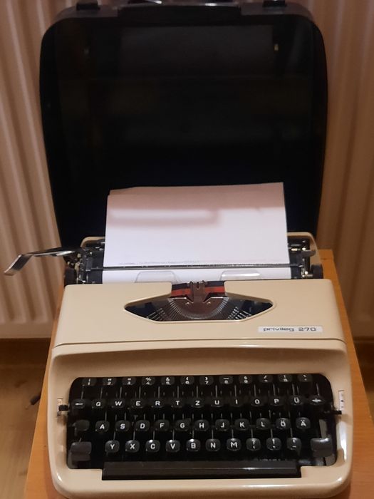Mașină de scris Privileg 270 impecabilă