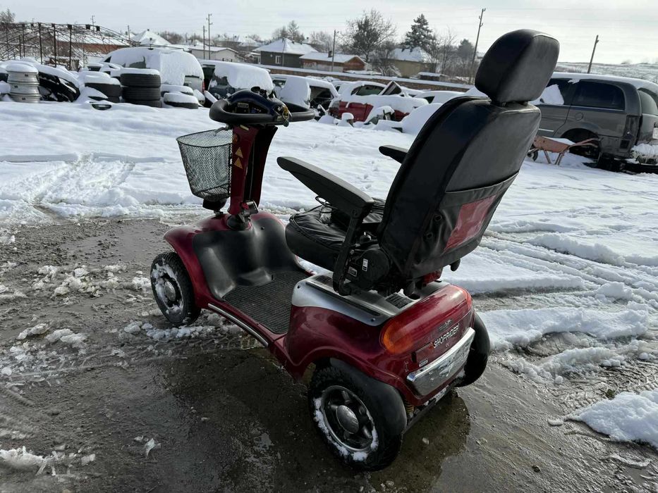 Скутер за трудно подвижни хора или инвалиди