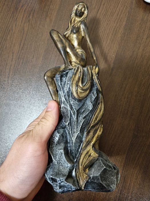 Статуетка суверир - "Седнала нимфа"