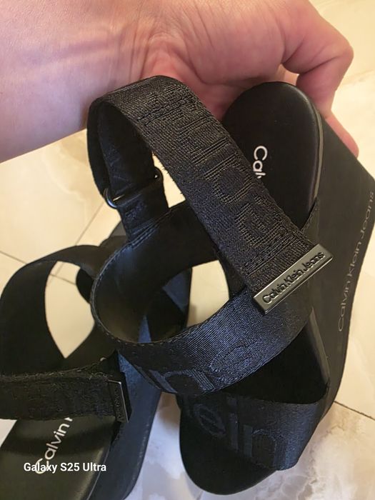 Sandale Calvin Klein noi fără etichetă mărimea 37