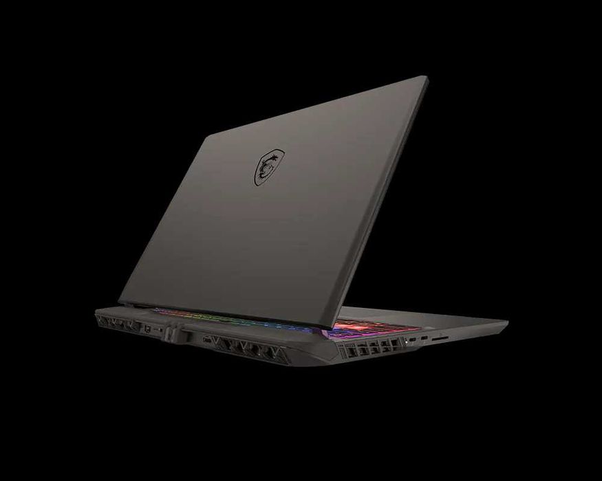 MSI Vector 16 HX AI A2XW uyin notbuki yanggi holatda