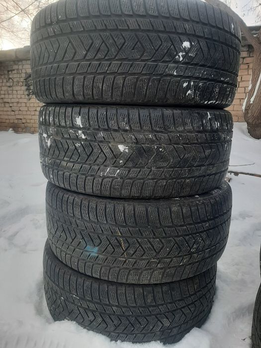 Продам шины 285/40/21  пирелли