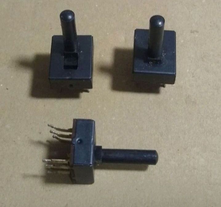 Lot de 4 butoane push - fara retinere - maxim 250V/3A