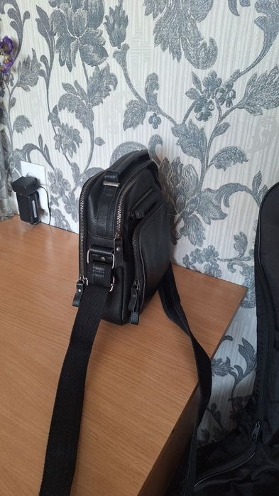Продам барсетку кожаную