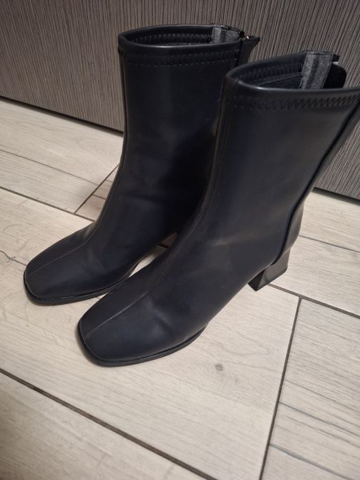 Боти с тъпи пръсти