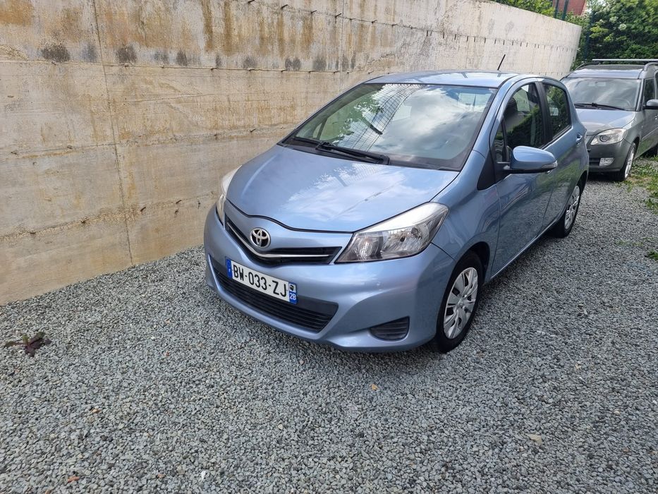 TOYOTA Yaris