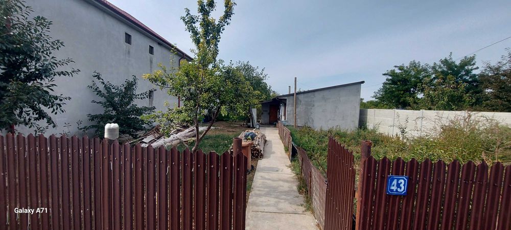 Casa la rosu neterminata de vanzare Silistraru