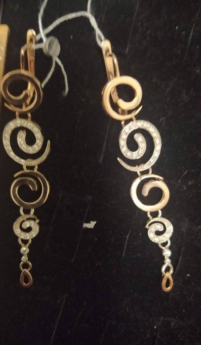 Золотые новые серьги