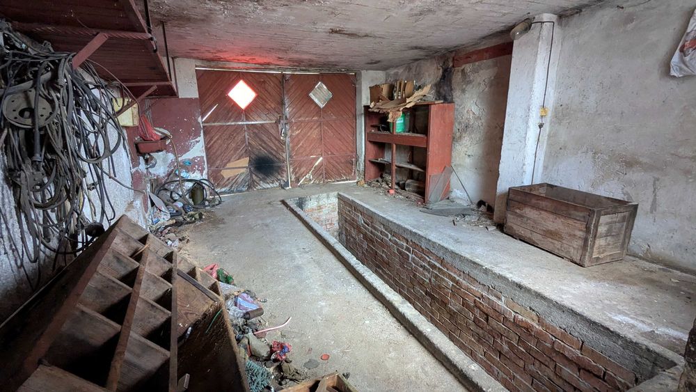 K – 1864 Две къщи в един двор в кв. Добровски