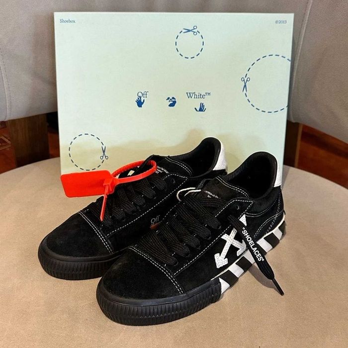 Vand OFF-WHITE black and white model de vara misto - toate marimile disponibile