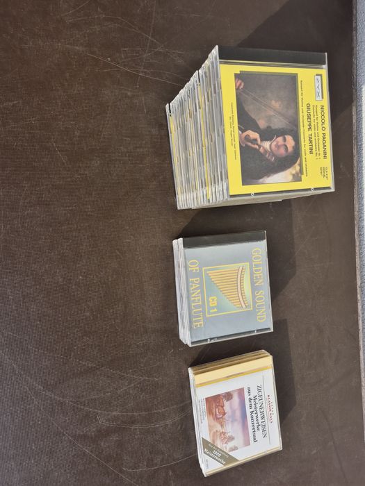 Vand 24 CD muzică clasică mixta,colectia Gala klasic & colectia ZYX .