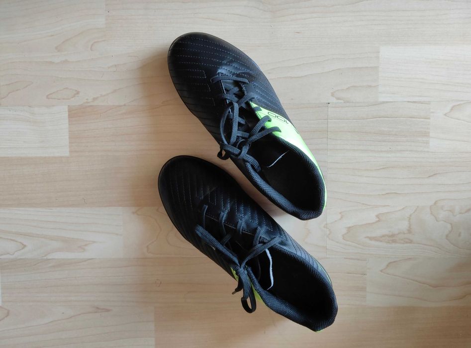 Обувки за футбол стоножки номер 38