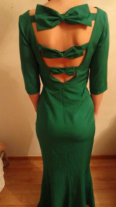 Платье вечернее, колье, клатч.