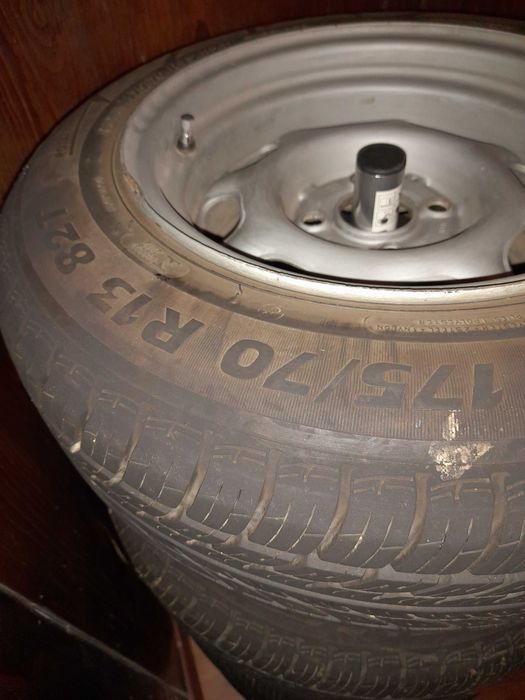 Автомобилни гуми с джанти