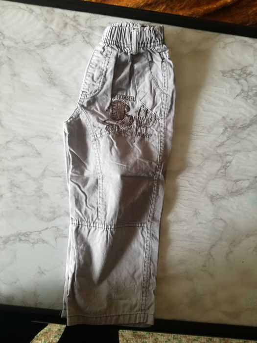 Продавам детски дълги светло-сив панталонки