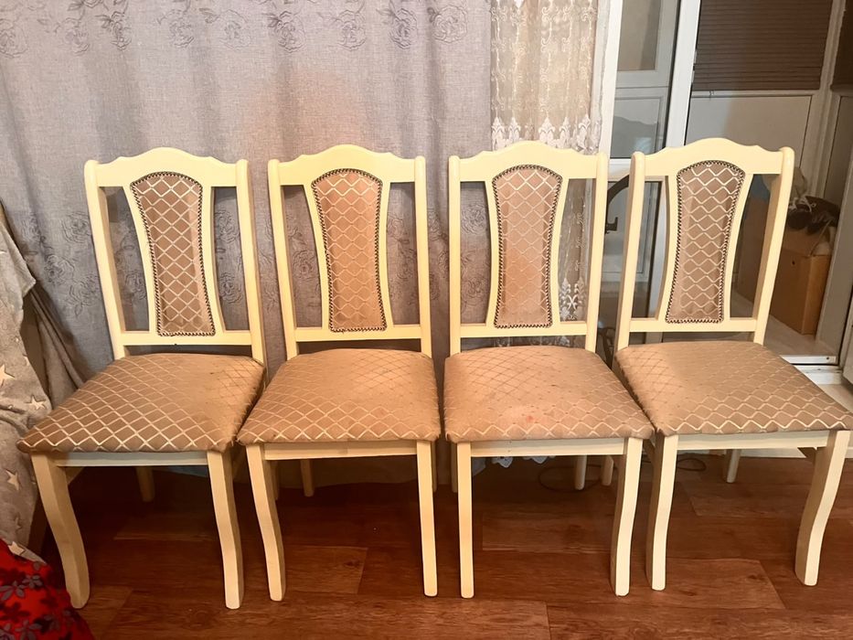 Стулья каждый за 8000 тыс