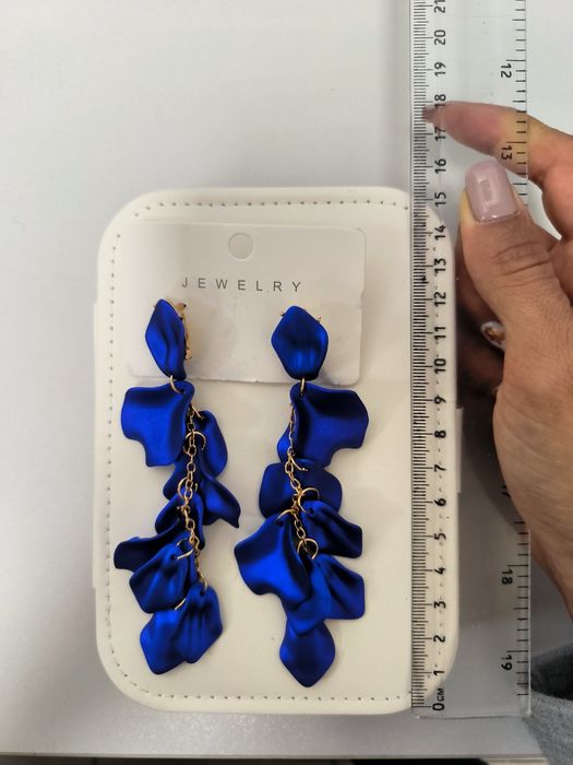 Красиви дълги обеци