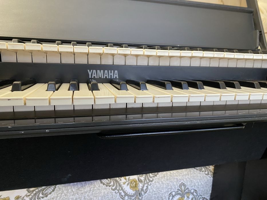 Yamaha Electone HE-8
