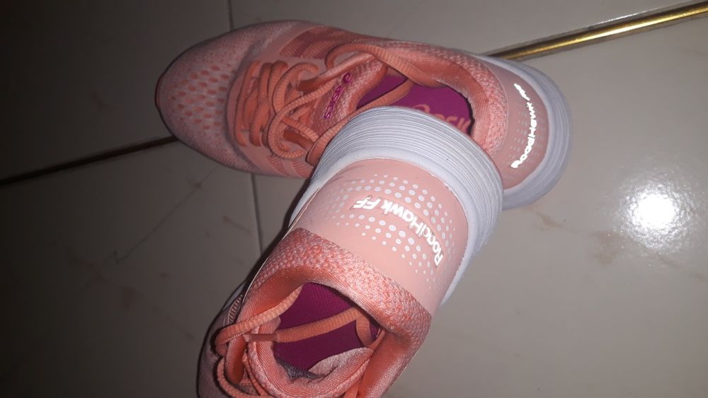 Asics маратонки корал