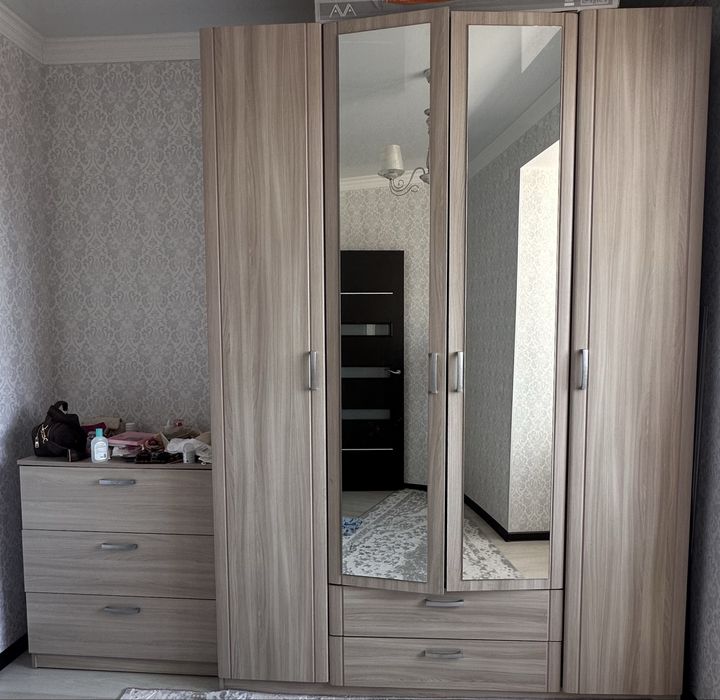 Шкаф для гостинной